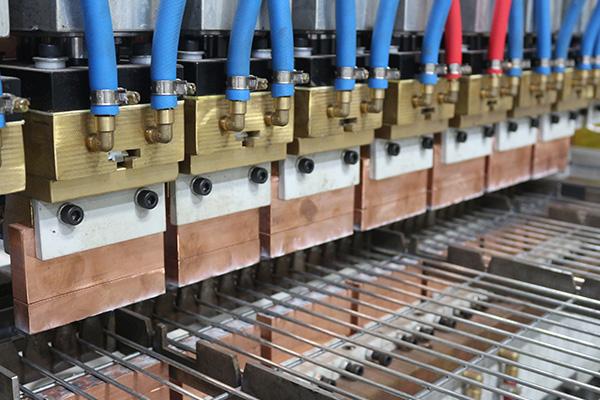 Hwashi CNC-Controlled Spot Welding Machine for High-Volume Refrigerator Wire Rack Production 1