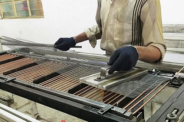 Hwashi Automatic Multi Point Refrigerating Condenser Wire Mesh Spot Welding Machine Low Carbon Steel Wire Mesh Welding 5