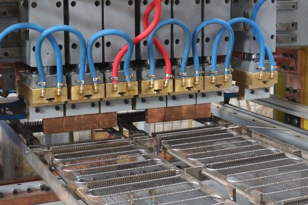 Hwashi Automatic Multi Point Refrigerating Condenser Wire Mesh Spot Welding Machine Low Carbon Steel Wire Mesh Welding 4