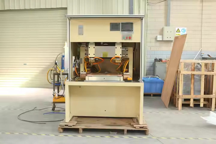 Hwashi CNC Medium Frequency Mild Small Steel Door Sheet Metal Spot Welder with XY Axis Automatic Movable Feeder