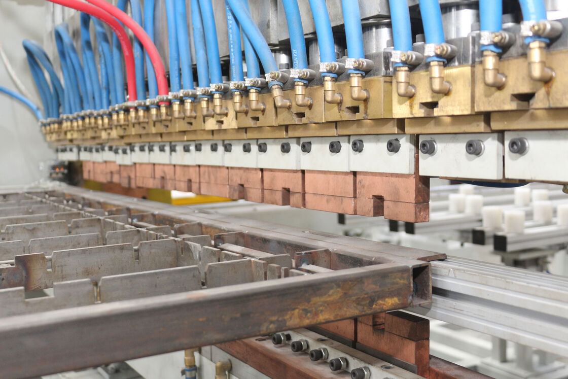 Refrigerator Wire Mesh Gantry Welding Machine with Double Layer Feeder and 10 Electrodes Automatic Feeding System