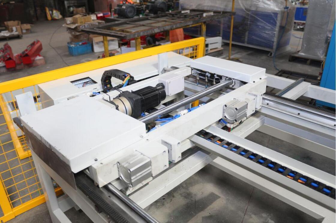 XY Axis Automatic Movable Feeder Spot Welding Machine Firm Welding Door Sheet Metal